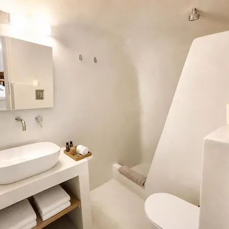 Centrum White فندق ثيرا
